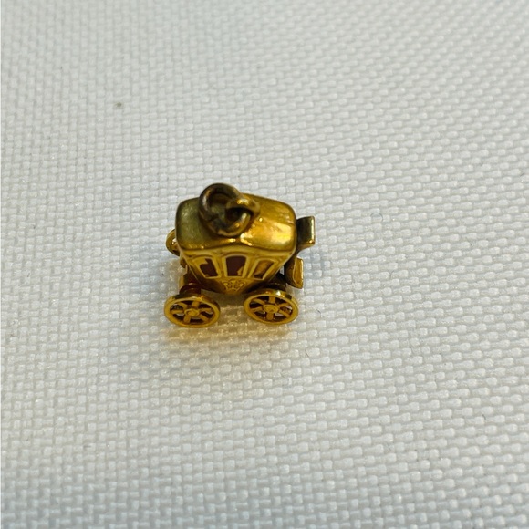 Vintage 10K Gold WL Princess Carriage Charm Pendant Spinning Wheels - Picture 4 of 5